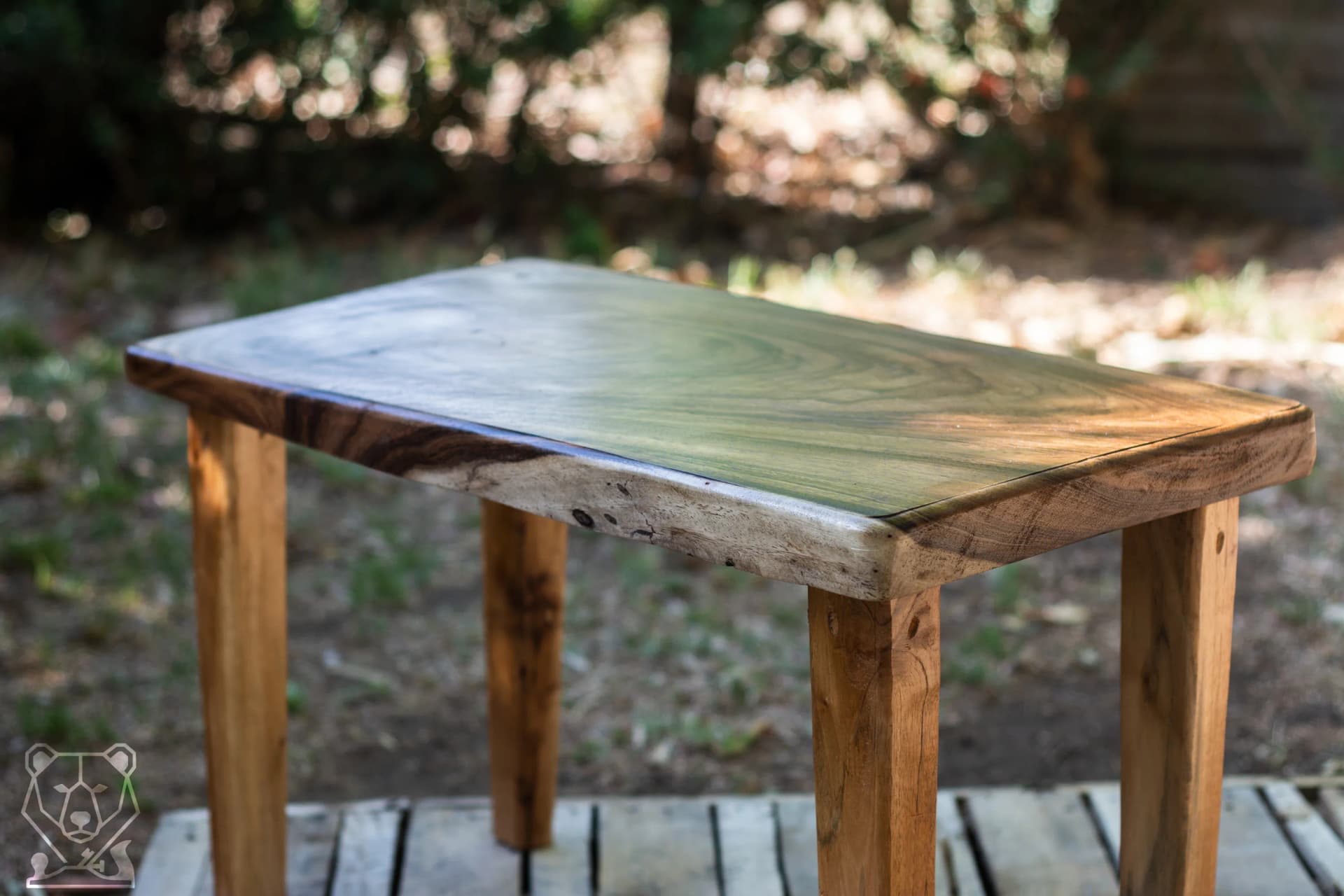 Mesa Pequeña Artesanal en Madera Natural